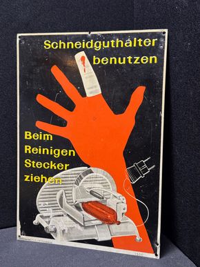 Schneidguthalter verwenden - Wurst - Warnschild - Unfallverhütung Wuppertal - Kleinformat 30 x 22 cm - um 1960