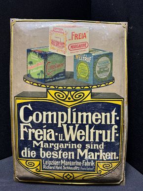 Altes Blechschild - Compliment Freia Margarine - Leipzig / Schkeuditz 37 x 26 cm - D um 1905/10