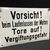 Vorsicht! Beim Laufenlassen der Motore Tore auf! Vergiftungsgefahr (Gewölbtes Emailleschild der 50er Jahr)