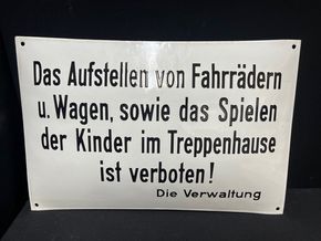 Aufstellen von Fahrrädern… - Hinweisschild der 50er Jahre