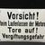 Vorsicht! Beim Laufenlassen der Motore Tore auf! Vergiftungsgefahr (Gewölbtes Emailleschild der 50er Jahr)