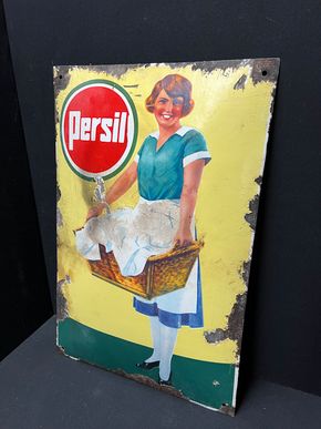 Persil Waschkorbfrau (Gewölbtes Emailleschild der 20er Jahre)