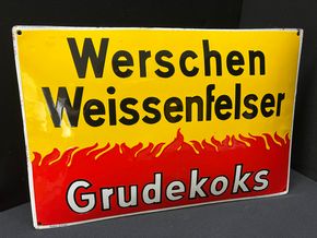 Werschen Weissenfelser Grudekoks (Gewölbtes Emailleschild um 1925)