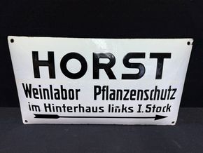 Horst - Weinlabor / Pflanzenschutz (Gewölbtes Emailleschild um 1930)